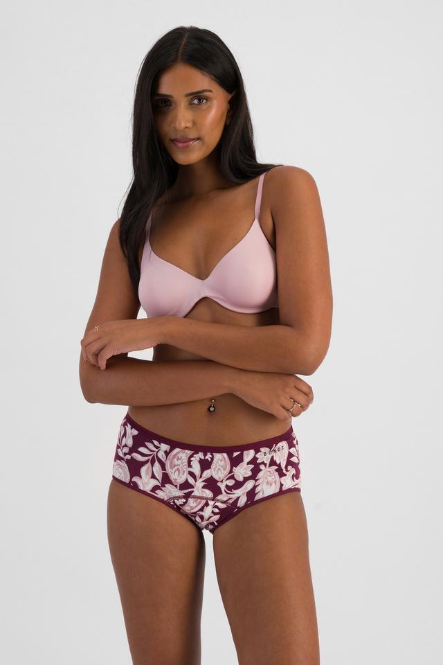 NAYA (She/Her) wears size 10 and is 174cm tall with 80cm chest and 63cm waist