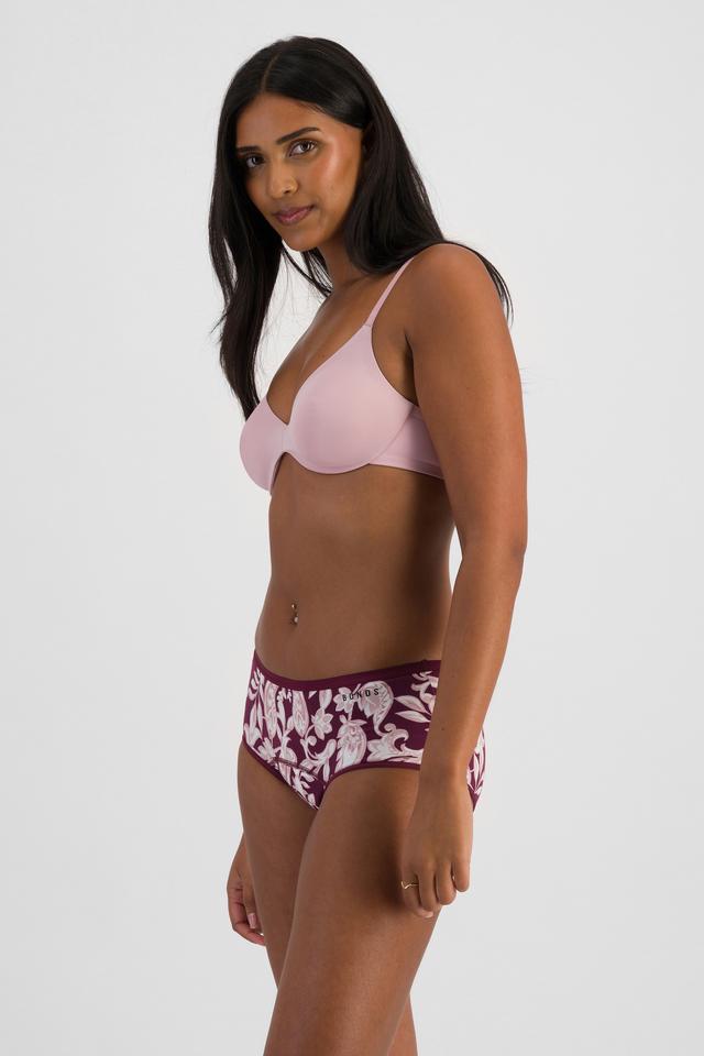 NAYA (She/Her) wears size 10 and is 174cm tall with 80cm chest and 63cm waist