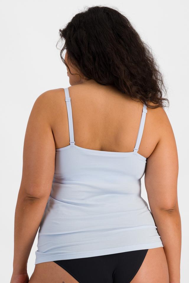 Laura (She/Her) wears size 14 and is 165cm tall with 94cm chest and 76cm waist