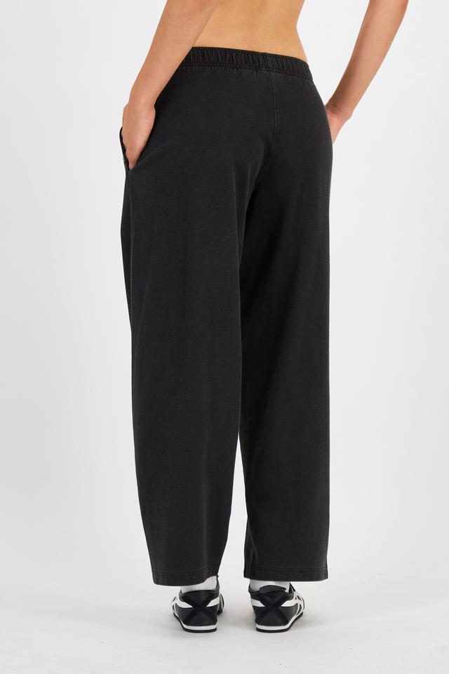 Tiana (She/Her) wears size S and is 176cm tall