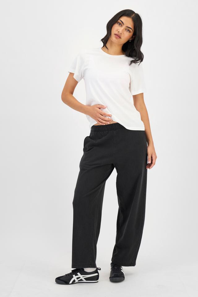 Tiana (She/Her) wears size S and is 176cm tall
