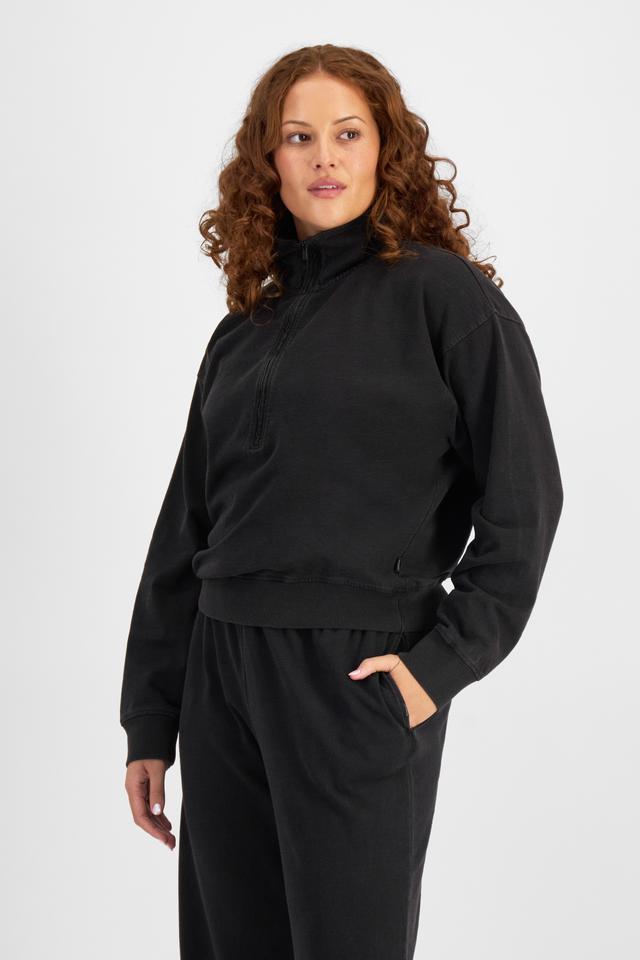 Cameron (She/Her) wears size L and is 179cm tall with 91cm chest and 74cm waist