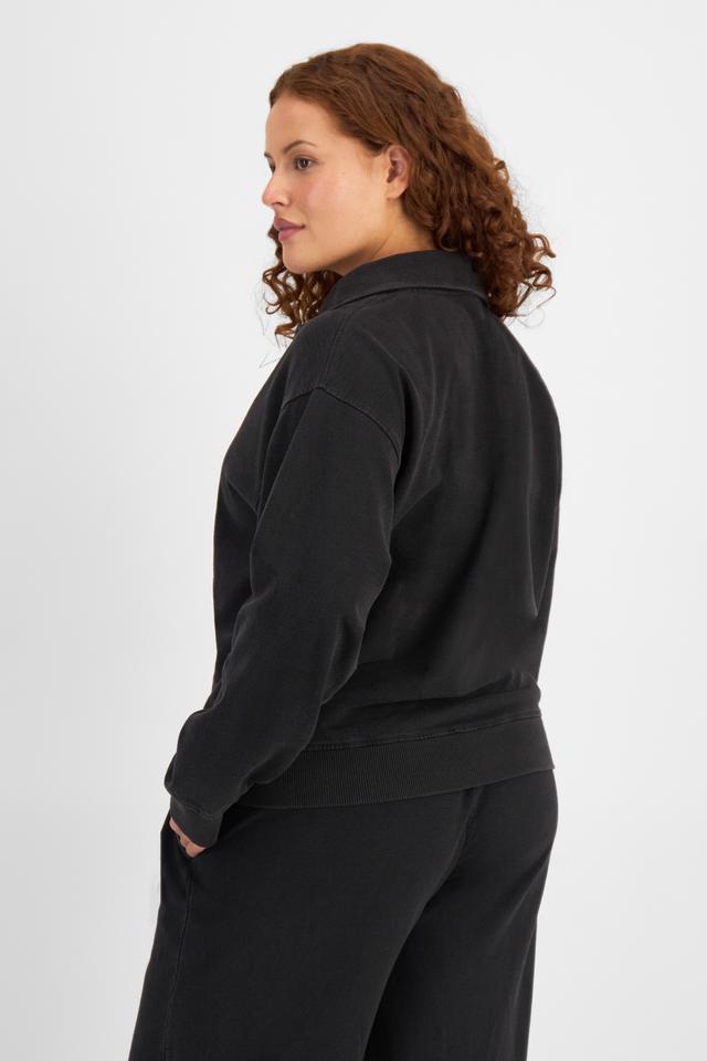 Cameron (She/Her) wears size L and is 179cm tall with 91cm chest and 74cm waist