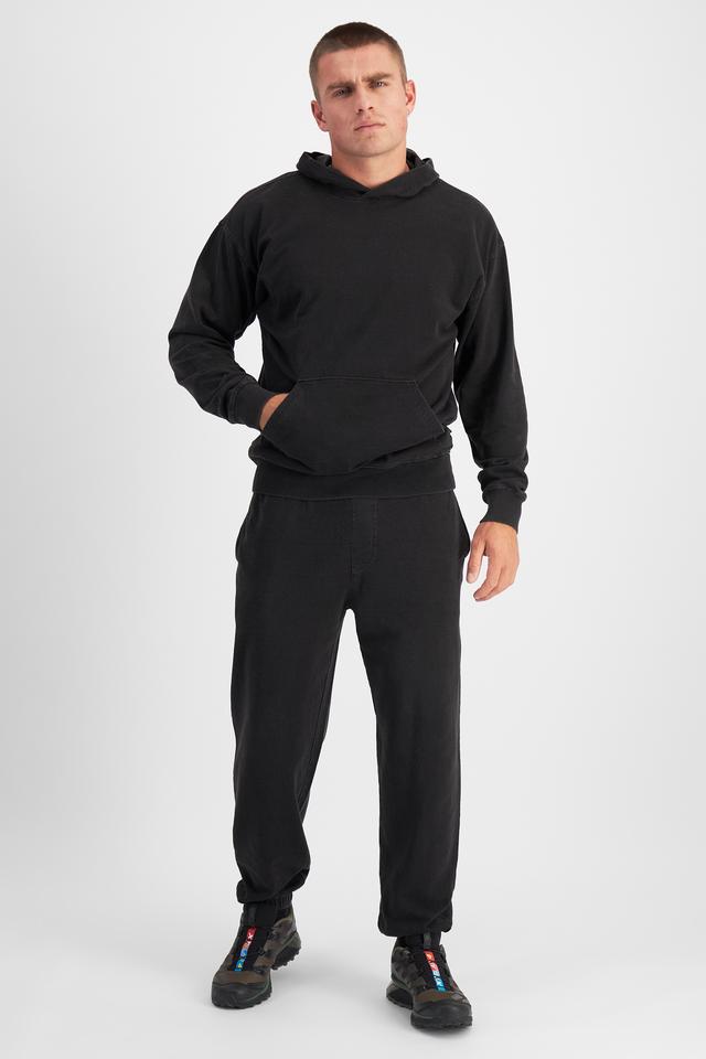 Charlie (He/Him) Wears Size M And Is 183cm Tall With 104cm Chest And 85cm Waist