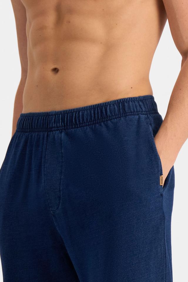 Alex (He/Him) wears size M and is 184cm tall with 98cm chest and 81cm waist