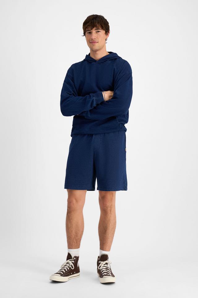 Alex (He/Him) wears size M and is 184cm tall with 98cm chest and 81cm waist