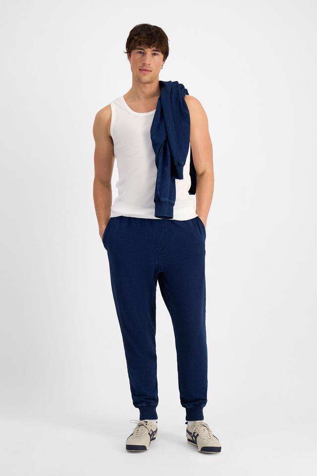 Alex (He/Him) wears size M and is 184cm tall with 98cm chest and 81cm waist