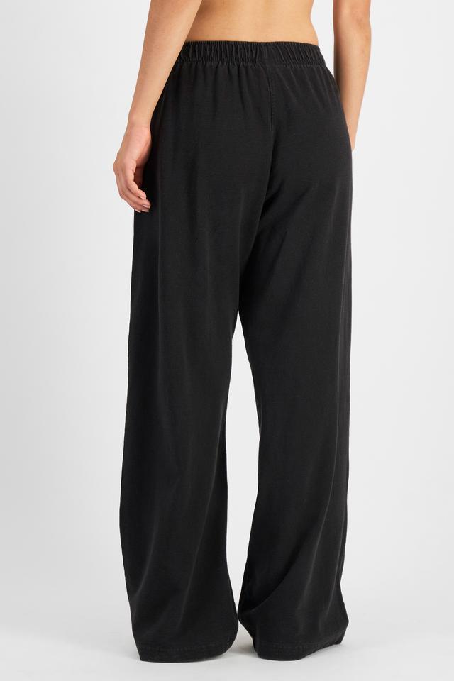 Tiana (She/Her) wears size S and is 176cm tall