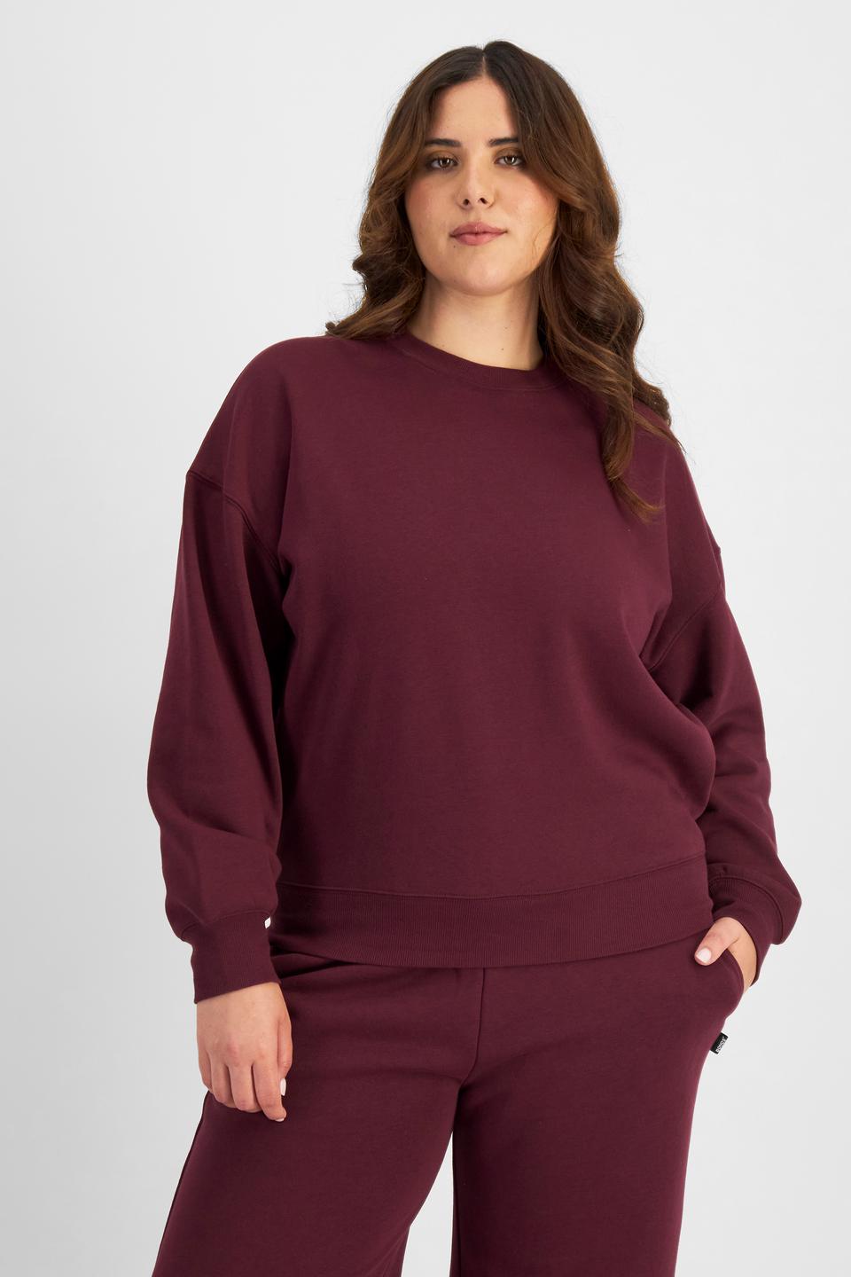 Bella (She/Her) wears size L and is 173cm tall with 95cm chest and 77cm waist