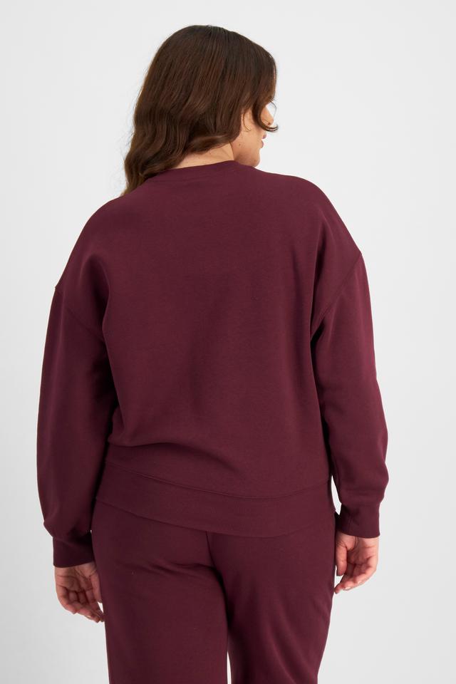 Bella (She/Her) wears size L and is 173cm tall with 95cm chest and 77cm waist
