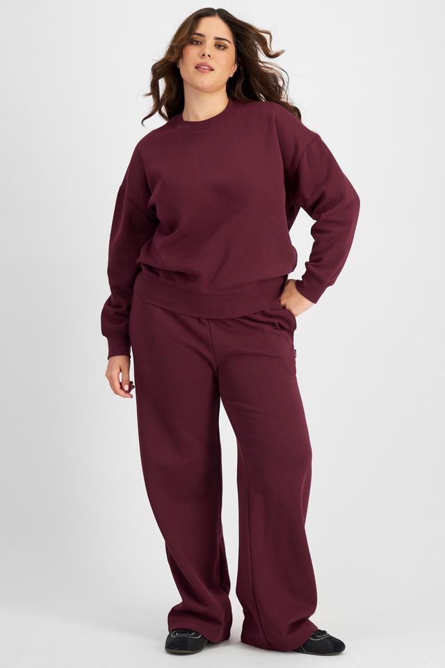 Bella (She/Her) wears size L and is 173cm tall with 95cm chest and 77cm waist