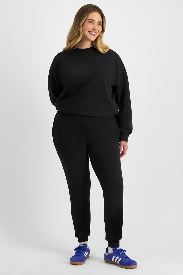 Tiana (She/Her) wears size S and is 176cm tall