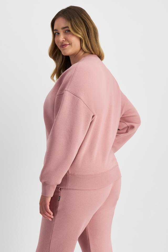Chanel (She/Her) wears size L and is 176cm tall with 104cm chest and 89cm waist