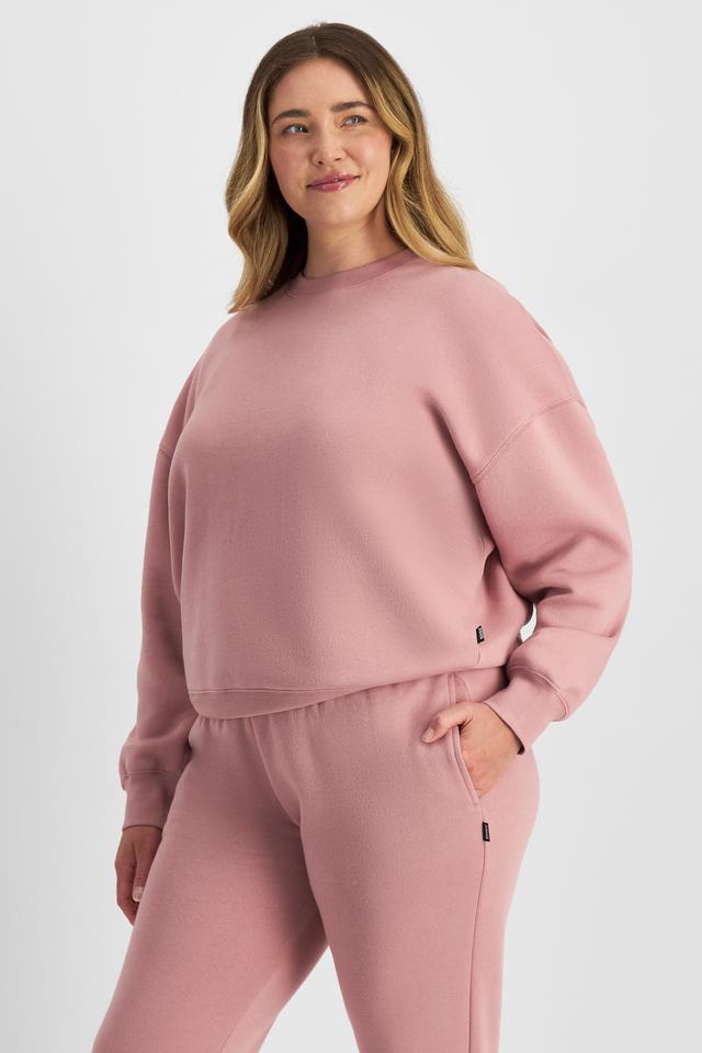 Chanel (She/Her) wears size L and is 176cm tall with 104cm chest and 89cm waist