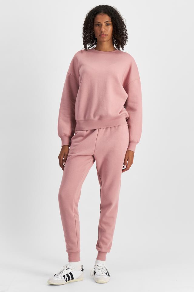 Norway (She/Her) wears size S and is 178cm tall with 82cm chest and 69cm waist