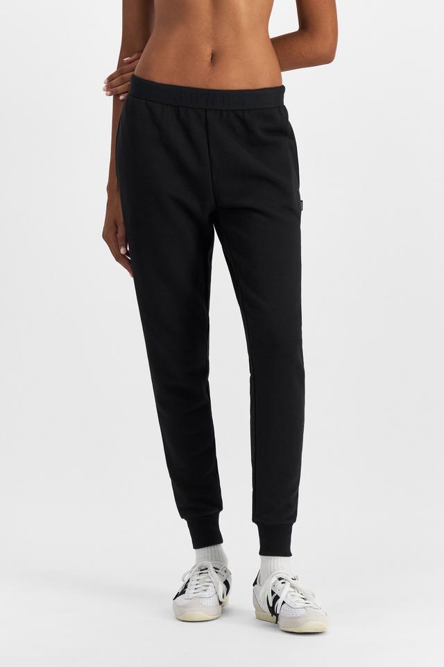Norway (She/Her) wears size S and is 178cm tall with 82cm chest and 69cm waist