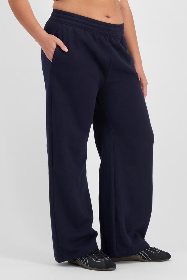 Cameron (She/Her) wears size L and is 179cm tall with 91cm chest and 74cm waist