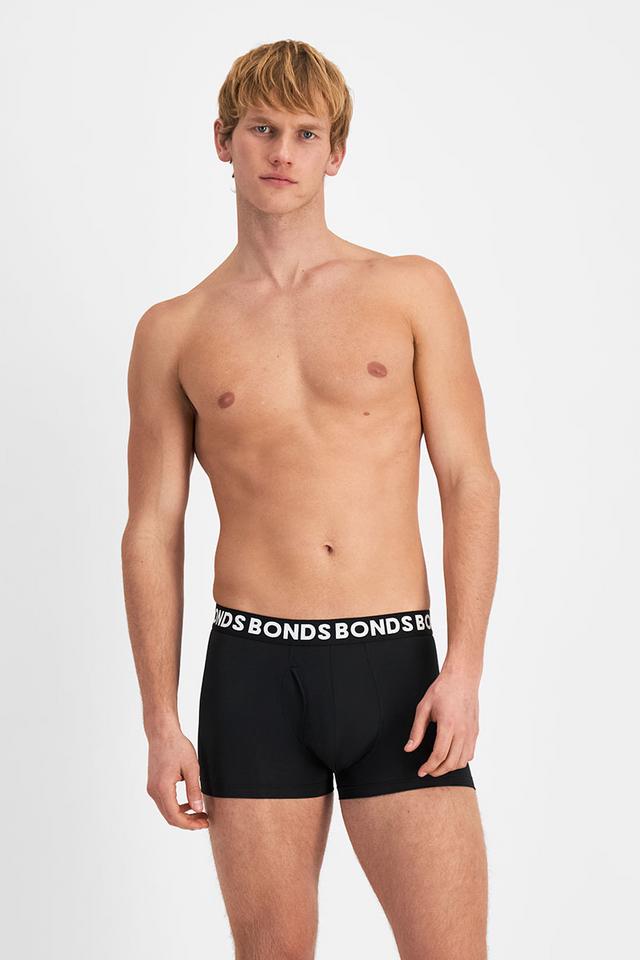 Max (He/Him) wears size M and is 189cm tall with 90cm chest and 73cm waist