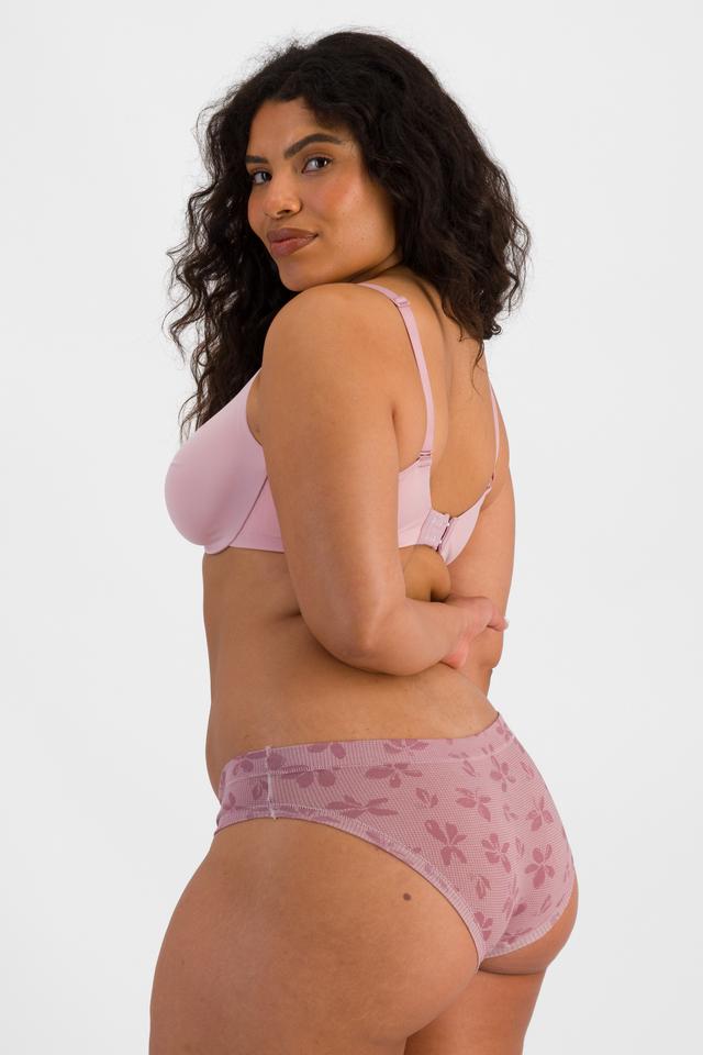 Laura (She/Her) wears size 14 and is 165cm tall with 94cm chest and 76cm waist