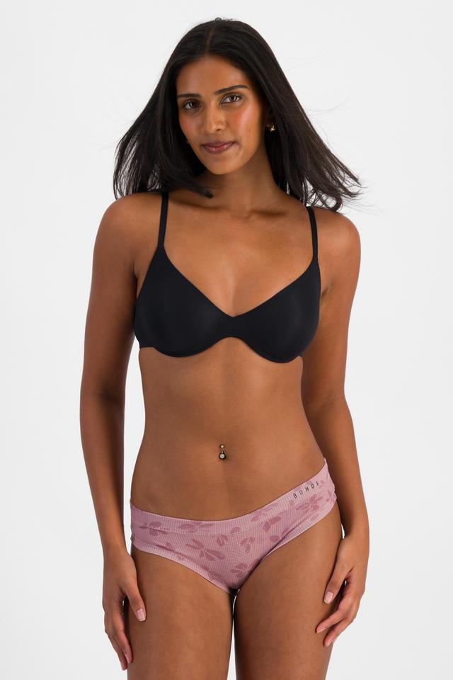 NAYA (She/Her) wears size 10 and is 174cm tall with 80cm chest and 63cm waist