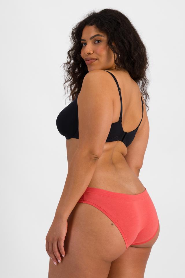 Laura (She/Her) wears size 14 and is 165cm tall with 94cm chest and 76cm waist