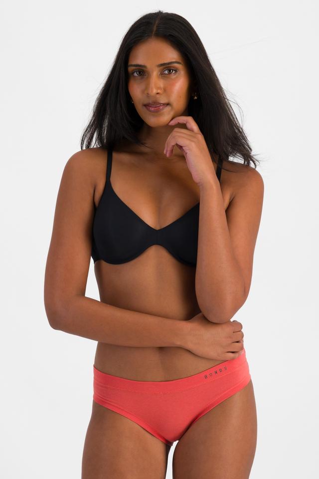 NAYA (She/Her) wears size 10 and is 174cm tall with 80cm chest and 63cm waist