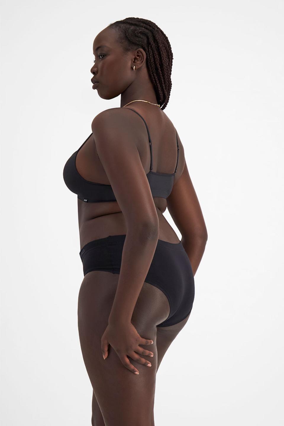 Victoria (She/Her) wears size 14 and is 178cm tall with 96cm chest and 78cm waist