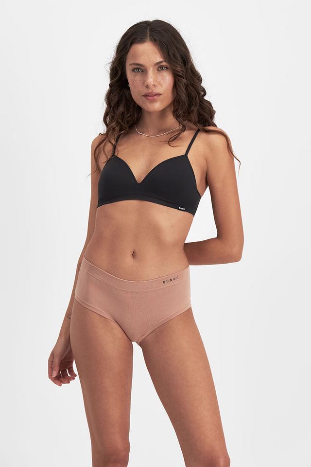 Steph (She/Her) wears size 10 and is 170cm tall with 81cm chest and 66cm waist