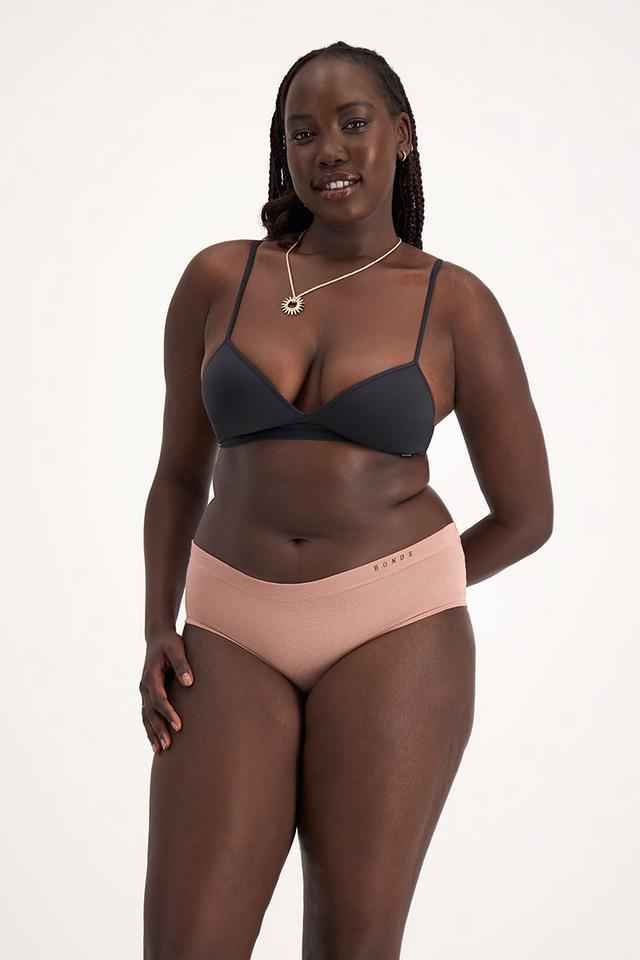 Victoria (She/Her) wears size 14 and is 178cm tall with 96cm chest and 78cm waist