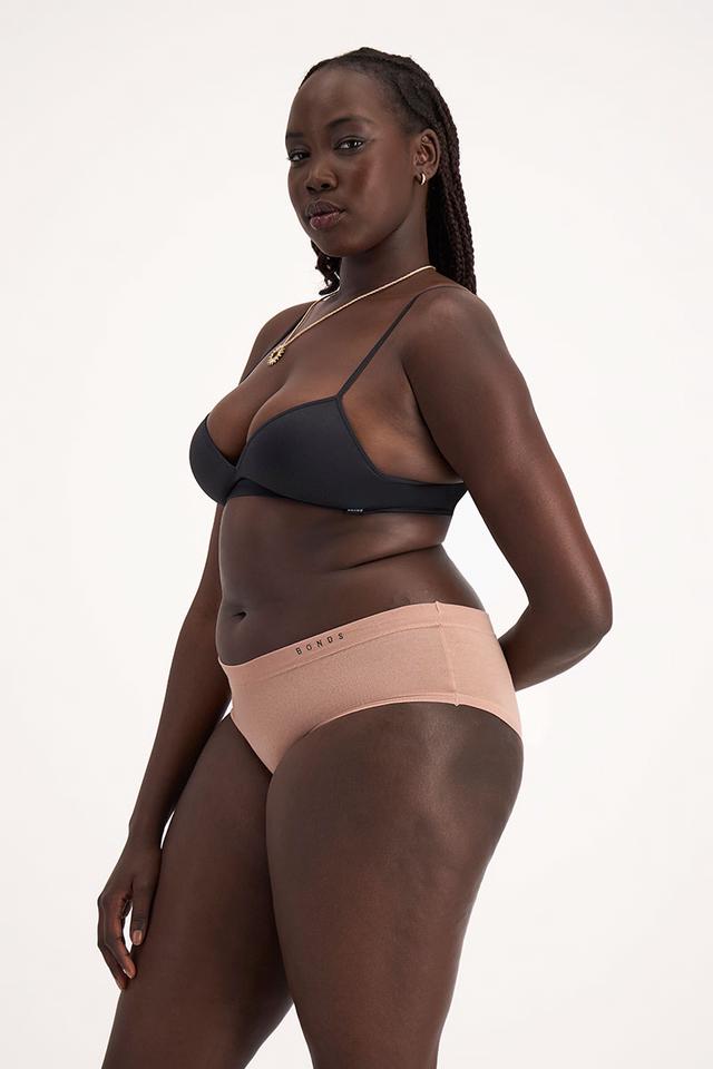Victoria (She/Her) wears size 14 and is 178cm tall with 96cm chest and 78cm waist