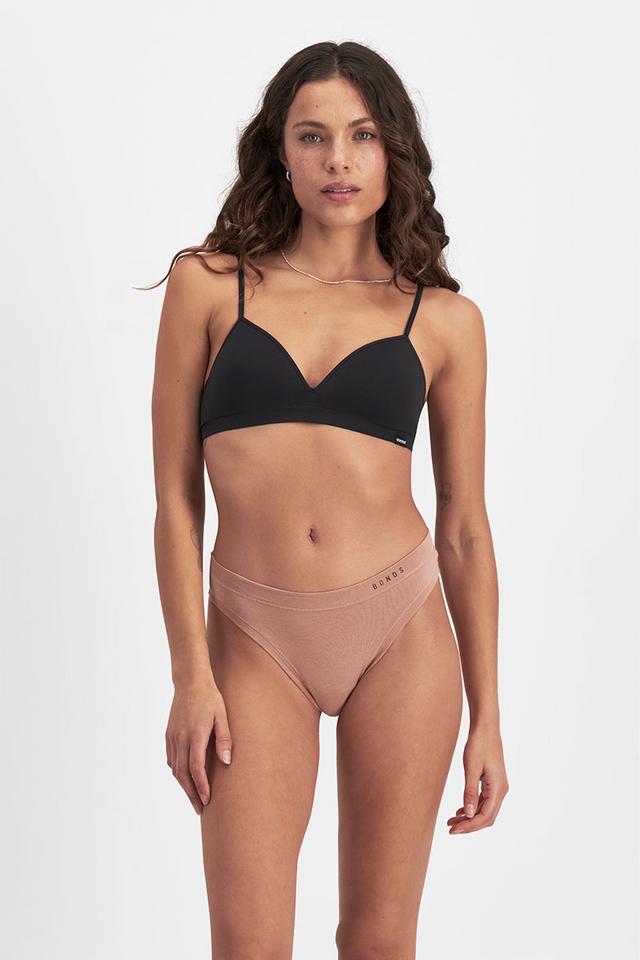 Steph (She/Her) wears size 10 and is 170cm tall with 81cm chest and 66cm waist