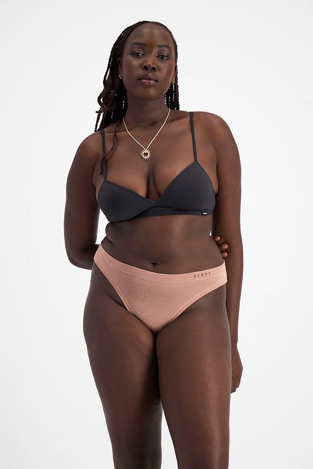 Victoria (She/Her) wears size 14 and is 178cm tall with 96cm chest and 78cm waist