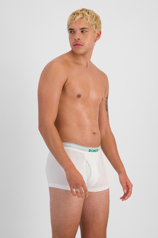 TOBIAS (He/Him) wears size M and is 187cm tall with 93cm chest and 78cm waist