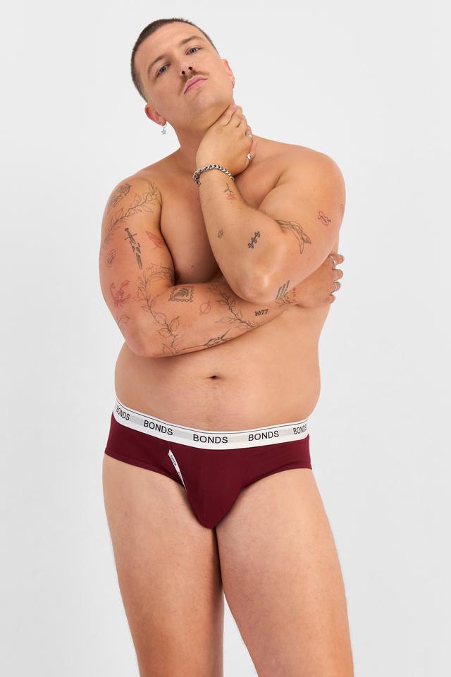 Jake (He/Him) wears size XL and is 195cm tall with 115.57cm chest and 106.68cm waist