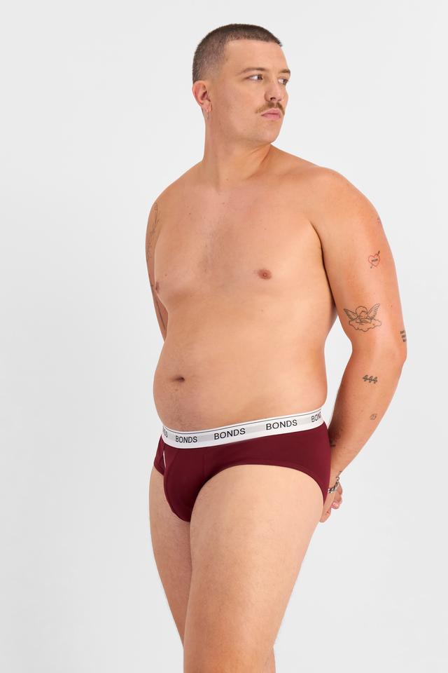 Jake (He/Him) wears size XL and is 195cm tall with 115.57cm chest and 106.68cm waist
