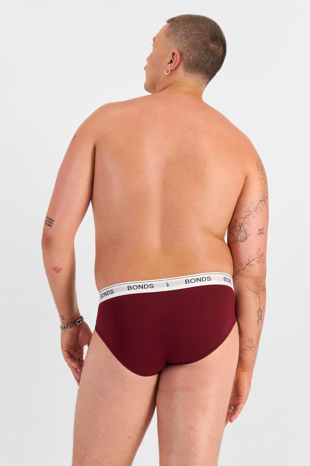 Jake (He/Him) wears size XL and is 195cm tall with 115.57cm chest and 106.68cm waist