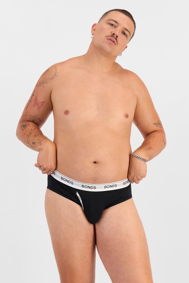Jake (He/Him) wears size XL and is 195cm tall with 115.57cm chest and 106.68cm waist