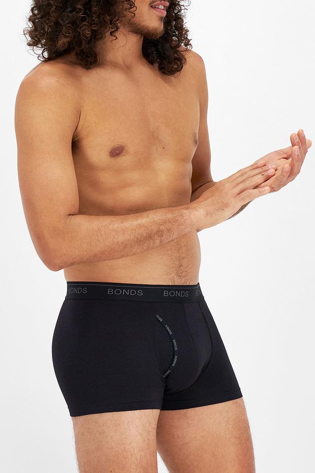 Model wears size Medium, is 190cm tall with 117cm chest and 82cm waist