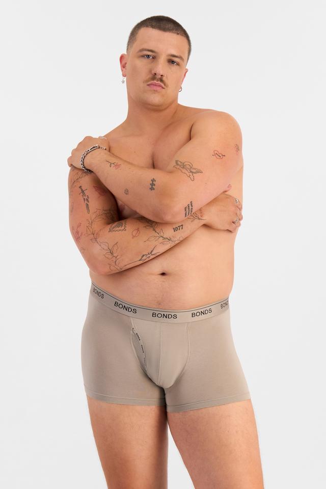 Jake (He/Him) wears size XL and is 195cm tall with 115.57cm chest and 106.68cm waist