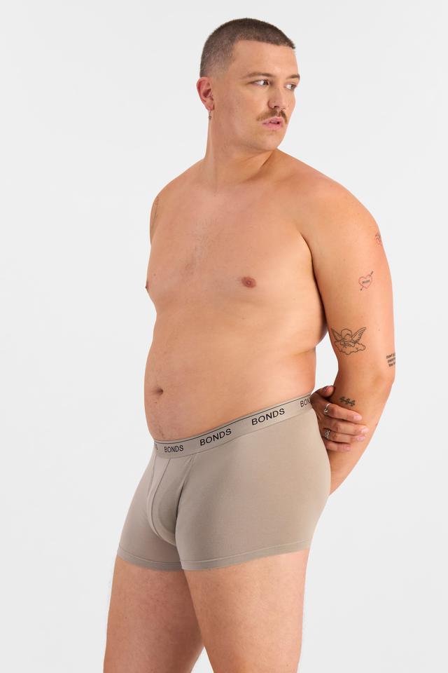 Jake (He/Him) wears size XL and is 195cm tall with 115.57cm chest and 106.68cm waist