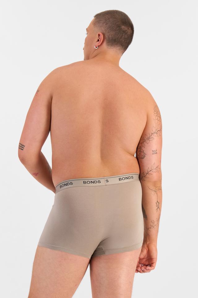 Jake (He/Him) wears size XL and is 195cm tall with 115.57cm chest and 106.68cm waist