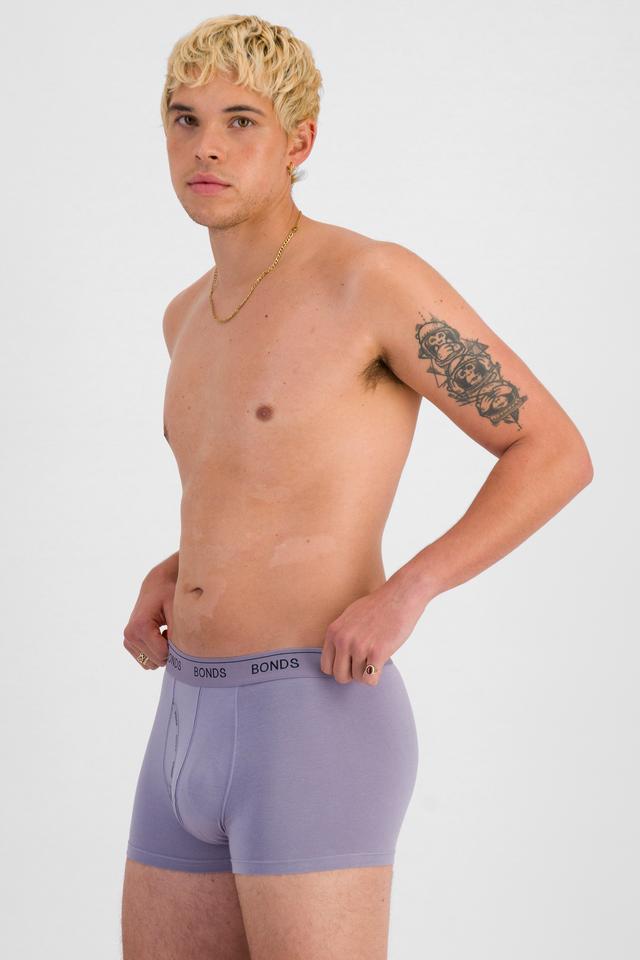 TOBIAS (He/Him) wears size M and is 187cm tall with 93cm chest and 78cm waist