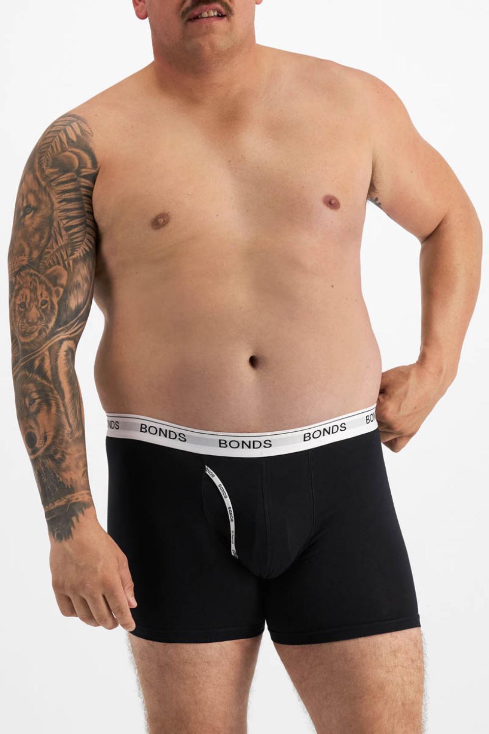 Model wears size XL, is 186cm tall with 119cm chest and 109cm waist
