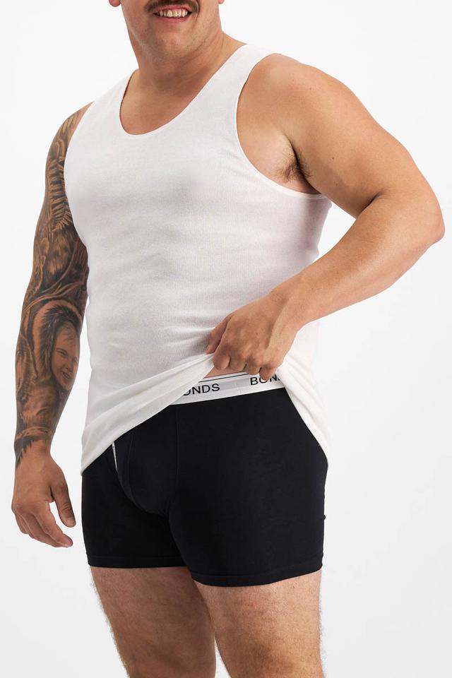 Model wears size XL, is 186cm tall with 119cm chest and 109cm waist