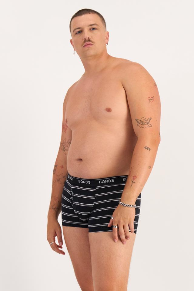 Jake (He/Him) wears size XL and is 195cm tall with 115.57cm chest and 106.68cm waist