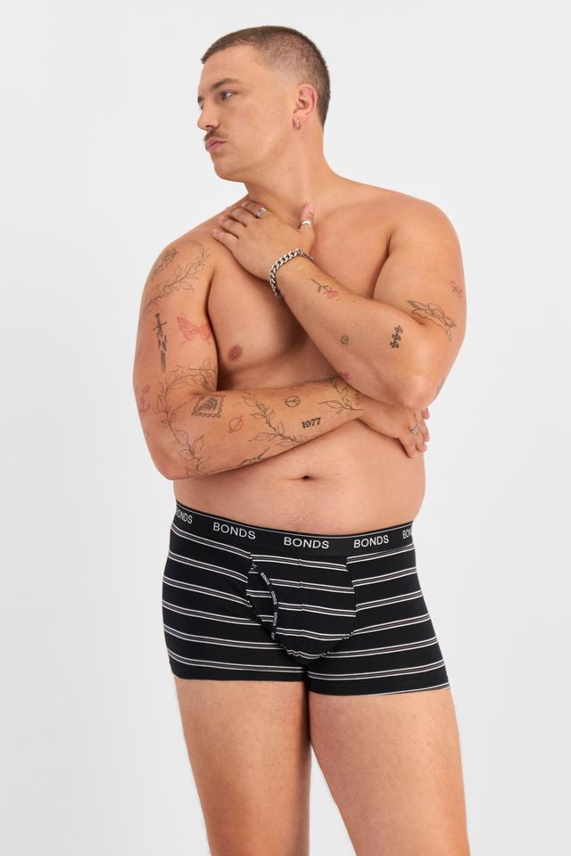 Jake (He/Him) wears size XL and is 195cm tall with 115.57cm chest and 106.68cm waist