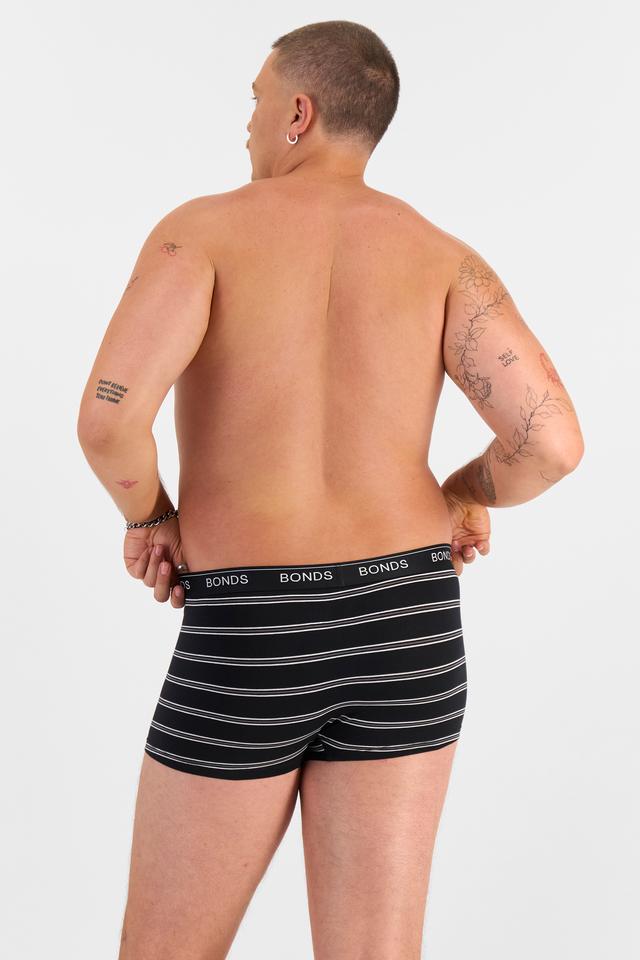 Jake (He/Him) wears size XL and is 195cm tall with 115.57cm chest and 106.68cm waist