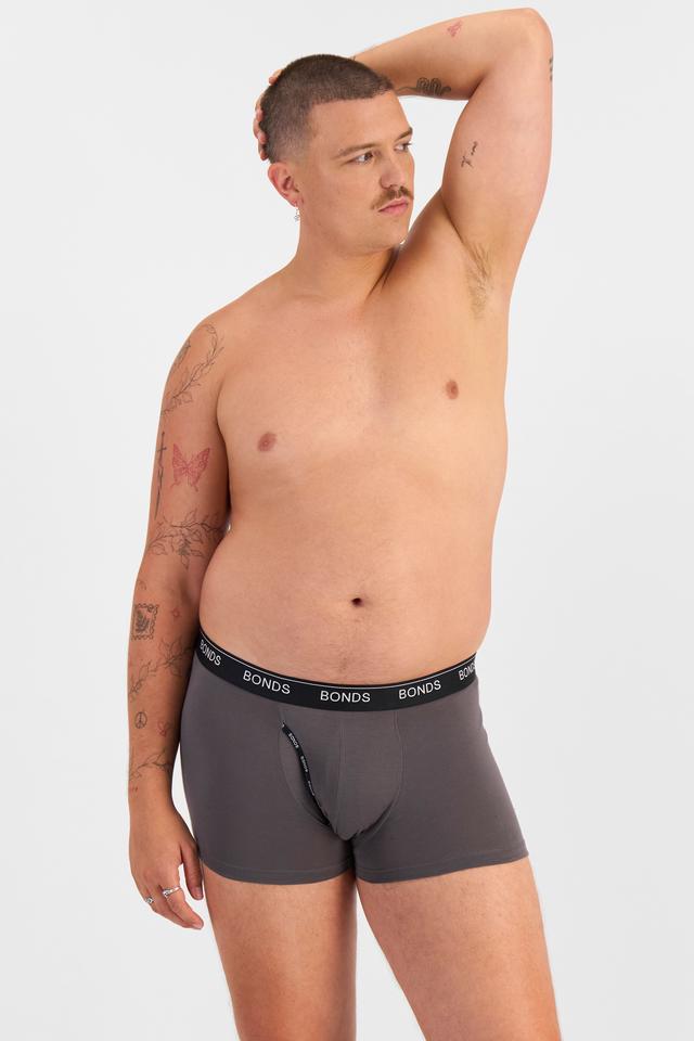 Jake (He/Him) wears size XL and is 195cm tall with 115.57cm chest and 106.68cm waist