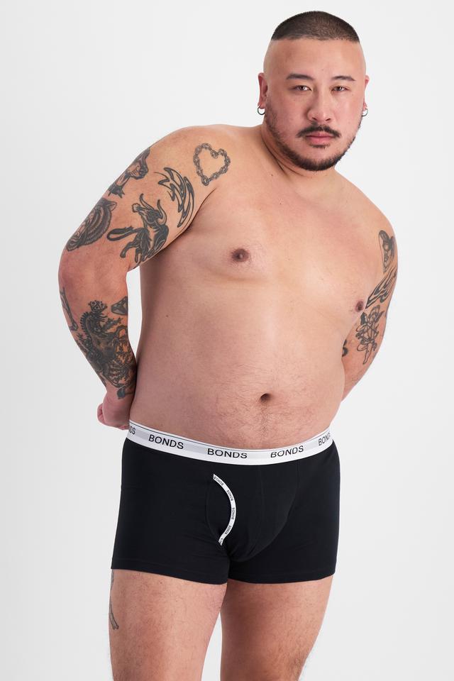 Mike (He/Him) wears size XL and is 180cm tall with 120cm chest and 96cm waist