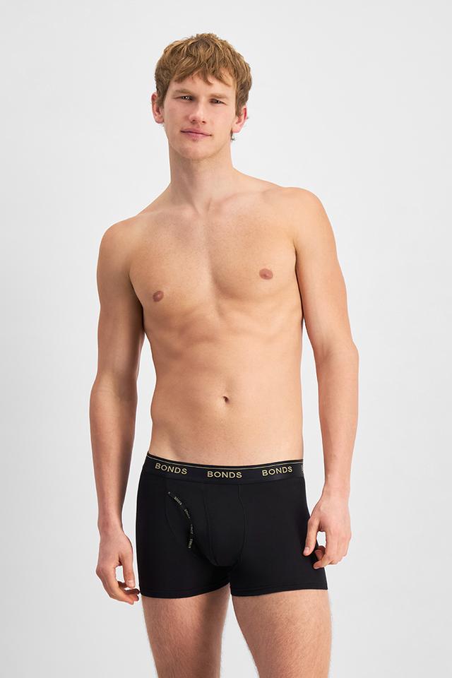Max (He/Him) wears size Medium and is 189cm tall with 90cm chest and 73cm waist